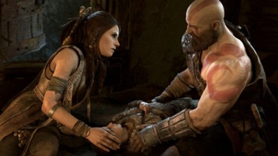 Kratos y Freya atienden a Atreus, que está acostado en una cama.
