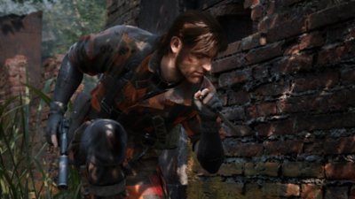 Captura de pantalla de Metal Gear Solid Delta: Snake Eater que muestra a Snake agazapado